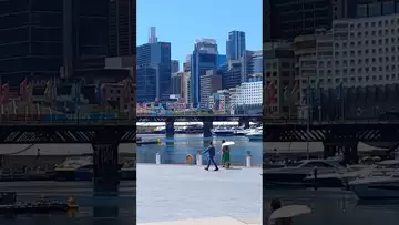 Darling harbour dancing girls 01