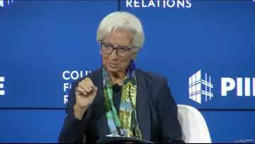 Lagarde Says ECB Looks Very Carefully at Exchange Rates