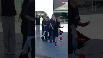 Darling harbour dancing girls 03