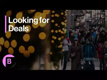 Macy's Uses Gift Cards to Lure Shoppers on Black Friday