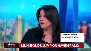 Muni Bonds Jump on Haven Rally