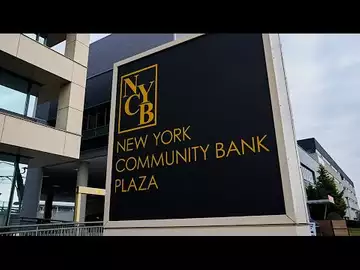 NYCB Slides as Moody’s Cuts Credit Grade to Junk