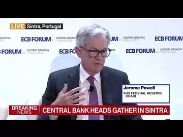 Powell Says 'We're Learning to Deal' With New Economy