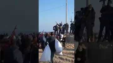 Tens of thousands come back to Gaza with war on hold #politics #shorts
