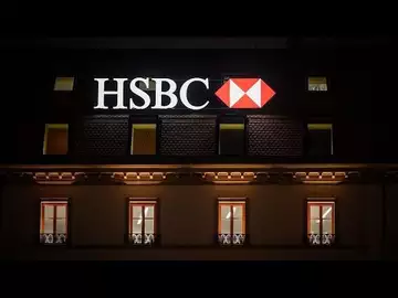 HSBC Cuts Some Bankers' Pay by 25% Ahead of Bonus Reform