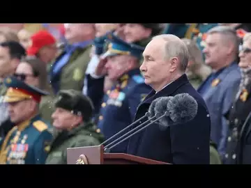 Putin at Military Parade, Says Forces on 'Combat Alert'