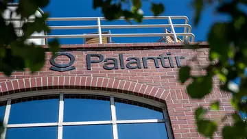 Palantir's Raised Outlook Not Enough to Extend Rally
