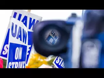 UAW Now Aims for 30% Pay Raise for Members