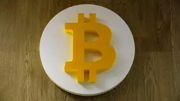 Bitcoin Hovers Near Record Highs