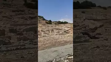 站在古希腊千年的废墟中。