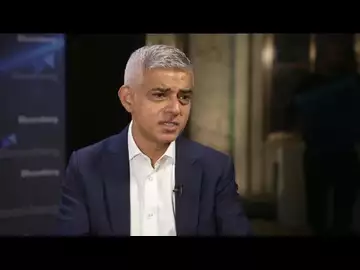 London's Khan Says Sunak Is Weak on Climate Change