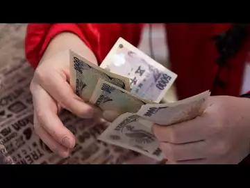 Dollar-Yen to Weaken Modestly, UBS's Issel Says