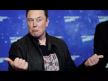 Musk Says Tesla Will `Try a Little Advertising'