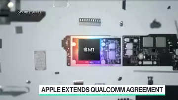 Apple Renews Qualcomm Deal in Sign Its Own Chip Isn’t Ready