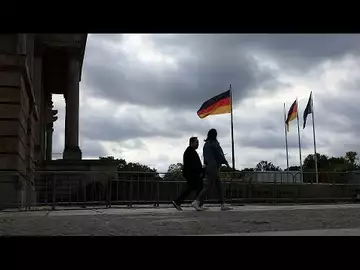 Germany Freezes New Spending as Budget Crisis Deepens