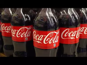 Coca-Cola Lifts Outlook as Consumers Absorb Price Hikes