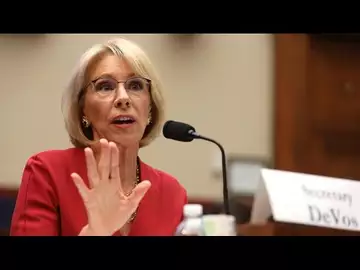 DeVos Quits as Trump Faces Mounting Calls for Removal