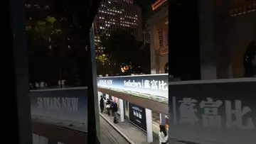 驶过中环，如在梦中。