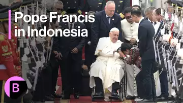 Pope Frances Arrives in Jakarta, Beings Asia-Pacific Tour