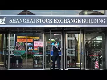 China Stocks May Outperform Global Peers, Standard Chartered Says
