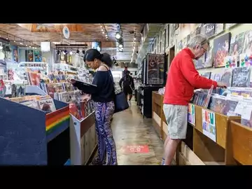 US January Retail Sales Rise by Most in Nearly Two Years