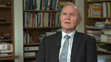 As the ECB Turns 25, Issing Recalls His 'Impossible' Job