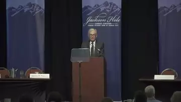 Powell Says Shifting Risks May Warrant Fed Policy Adjustment