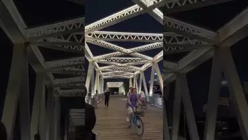 漫步浦江边