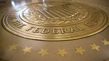 Central Bankers Have Difficult Road to Walk, Says Summers