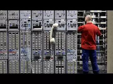 Telecom Italia CEO Labriola Sees Up to €5B Gain After Grid Sale