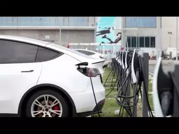 Ives: This Is a 'Flex the Muscles' Moment for Tesla