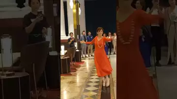 昆士兰大学64岁的博士学姐在表演芭蕾舞。