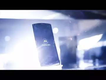 Motorola Brings Back the Iconic Razr Flip Phone