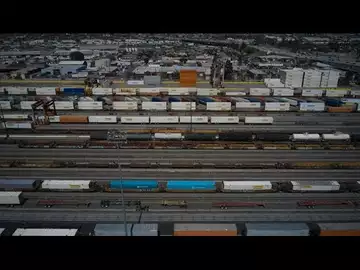 US Railroads, Union Avert Strike With Tentative Deal