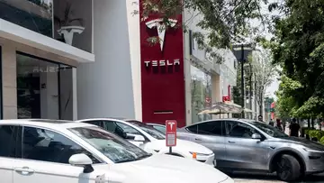 Musk Retakes the Reins of Tesla Sales