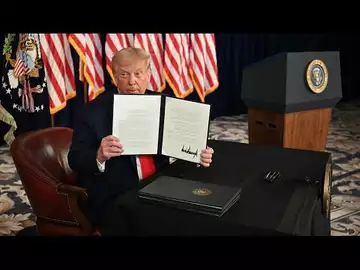 Trump Signs Executive Orders as Stimulus Talks Stall