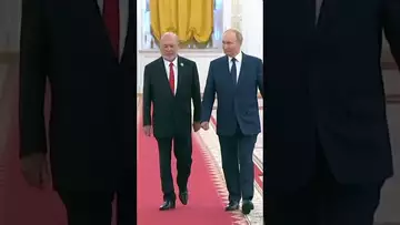 Putin welcomes Malaysia's King to Moscow
