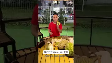 到了马来西亚，怎能错过榴莲？在吉隆坡市中心Pavilion 榴莲王绝对是打卡首选！美味榴莲配上轻松支付，MiPay 让我畅享全球美食，无忧无虑。#出金 #Mipay