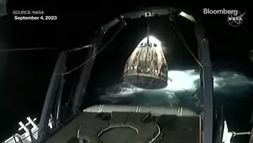 SpaceX Capsule Splashes Down With ISS Crew on Board