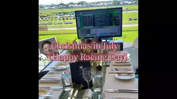 Christmas in July (Happy Racing Day) Lyrics/Music: Dr Robert Lee No: RLAM-F-013
