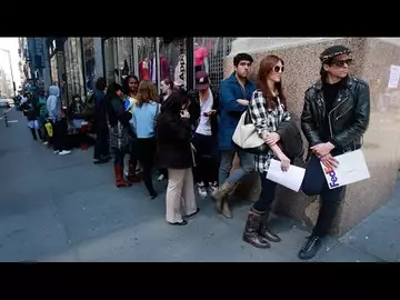 US Jobless Claims Edge Up as Q1 GDP Revised Higher