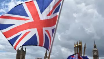 UK Unemployment rate unexpectedly drops