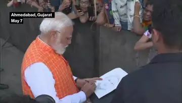 India's Prime Minister Modi Greeted by Crowds Before Voting