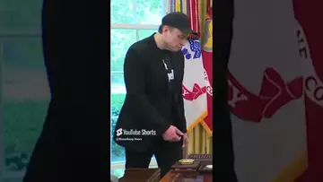 Trump Awards Musk Golden Key for DOGE Work