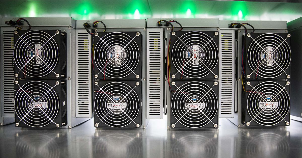 Bitcoin miners sell their BTC holdings amid market weakness